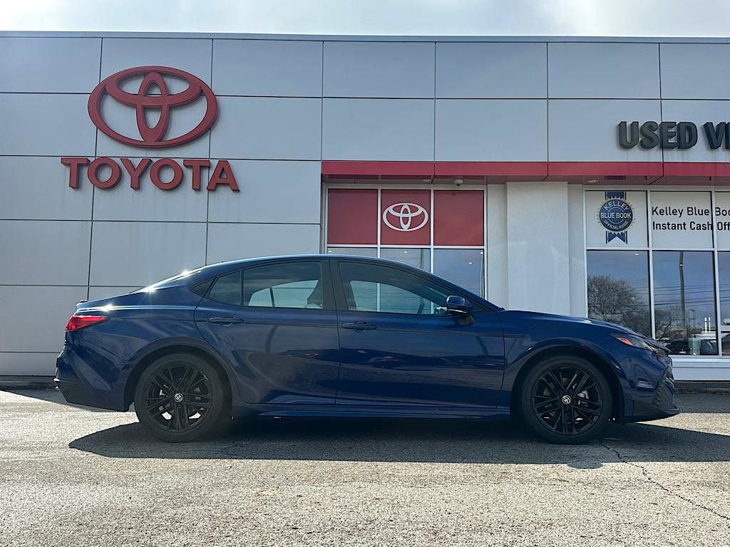Certified 2025 Toyota Camry SE w/ Convenience Package image 6