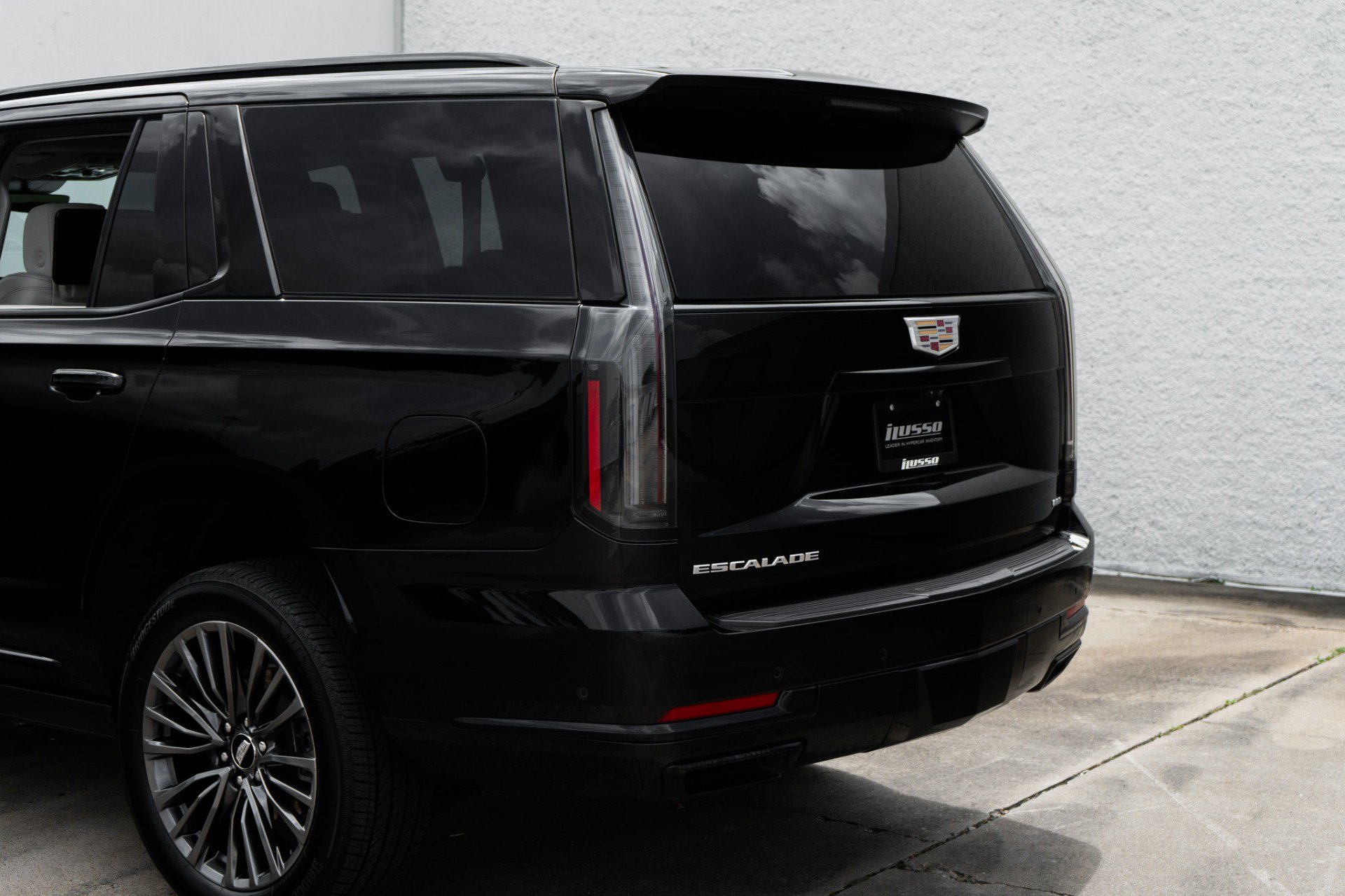 Used 2026 Cadillac Escalade Platinum Sport w/ LPO, Floor Liner Package AWD/4WD image 18