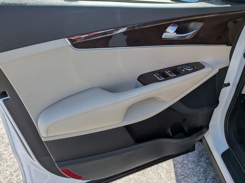 Used 2018 Kia Sorento LX image 10