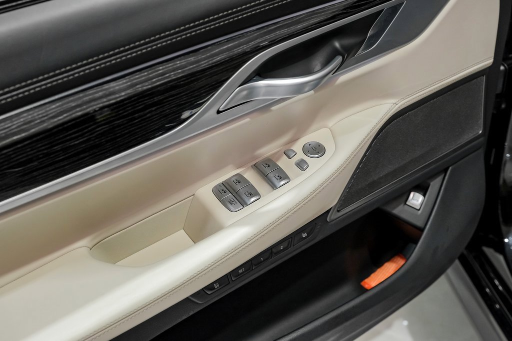 Used 2021 BMW ALPINA B7 xDrive image 41