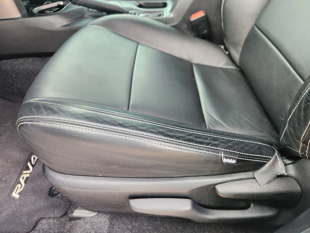 Used 2018 Toyota RAV4 XLE FWD image 24