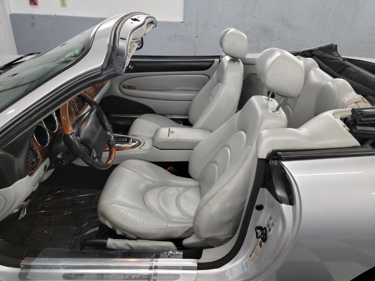 Used 2005 Jaguar XK8 Convertible RWD image 13