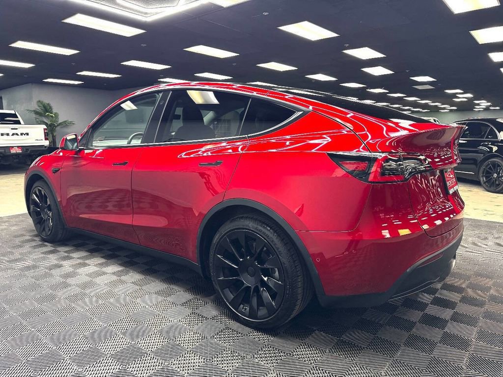 Used 2021 Tesla Model Y Long Range image 9