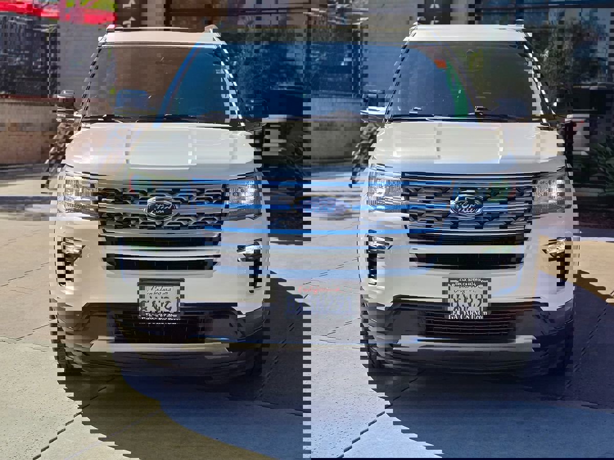 Used 2018 Ford Explorer XLT w/ Equipment Group 201A image 6