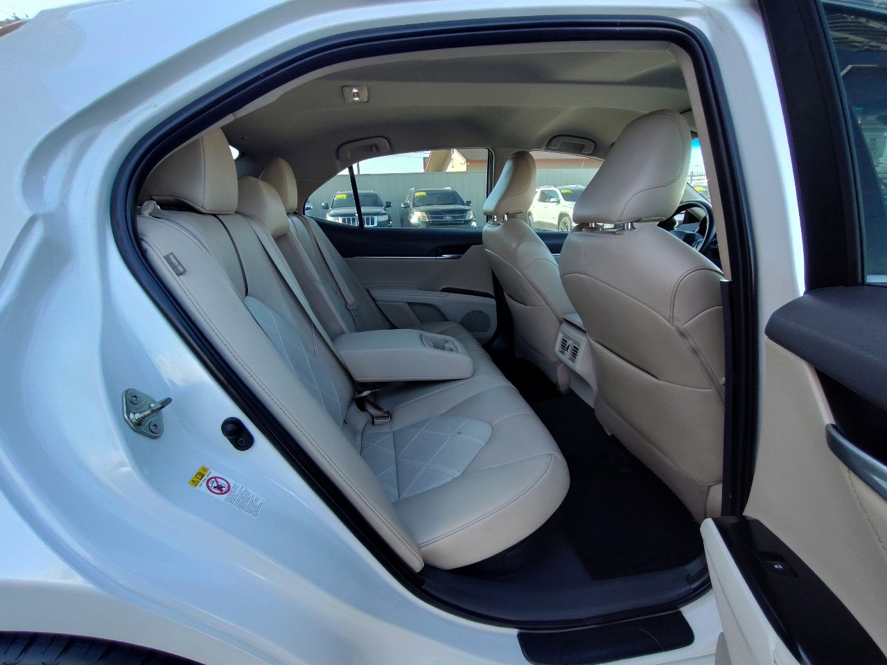 Used 2018 Toyota Camry XLE image 39