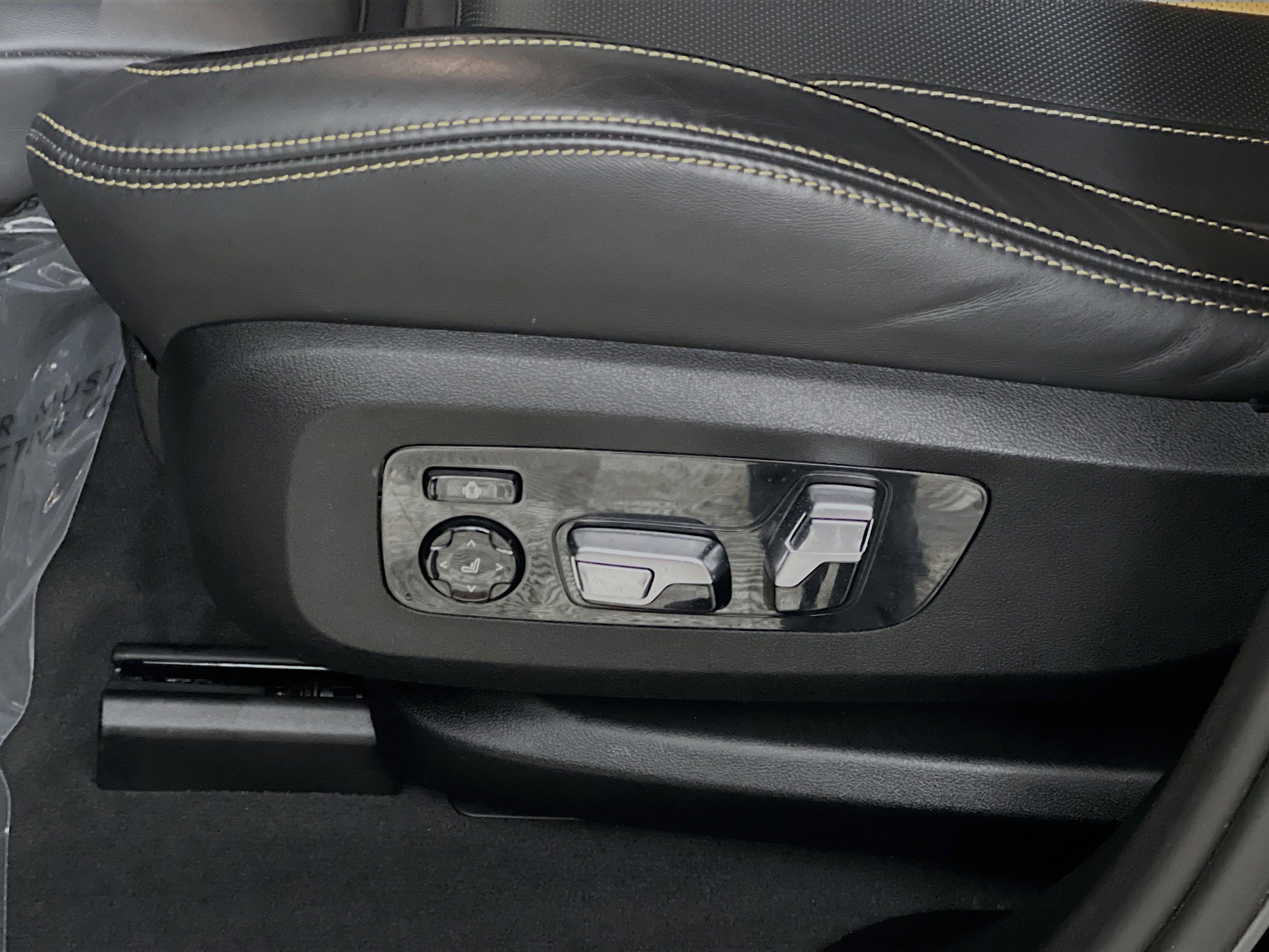 Used 2024 BMW X6 M Competition w/ Executive Package image 16