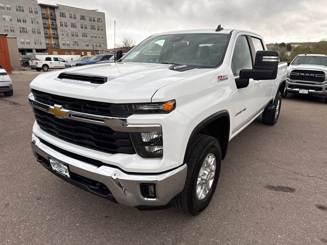 Used 2024 Chevrolet Silverado 2500 LT image 3