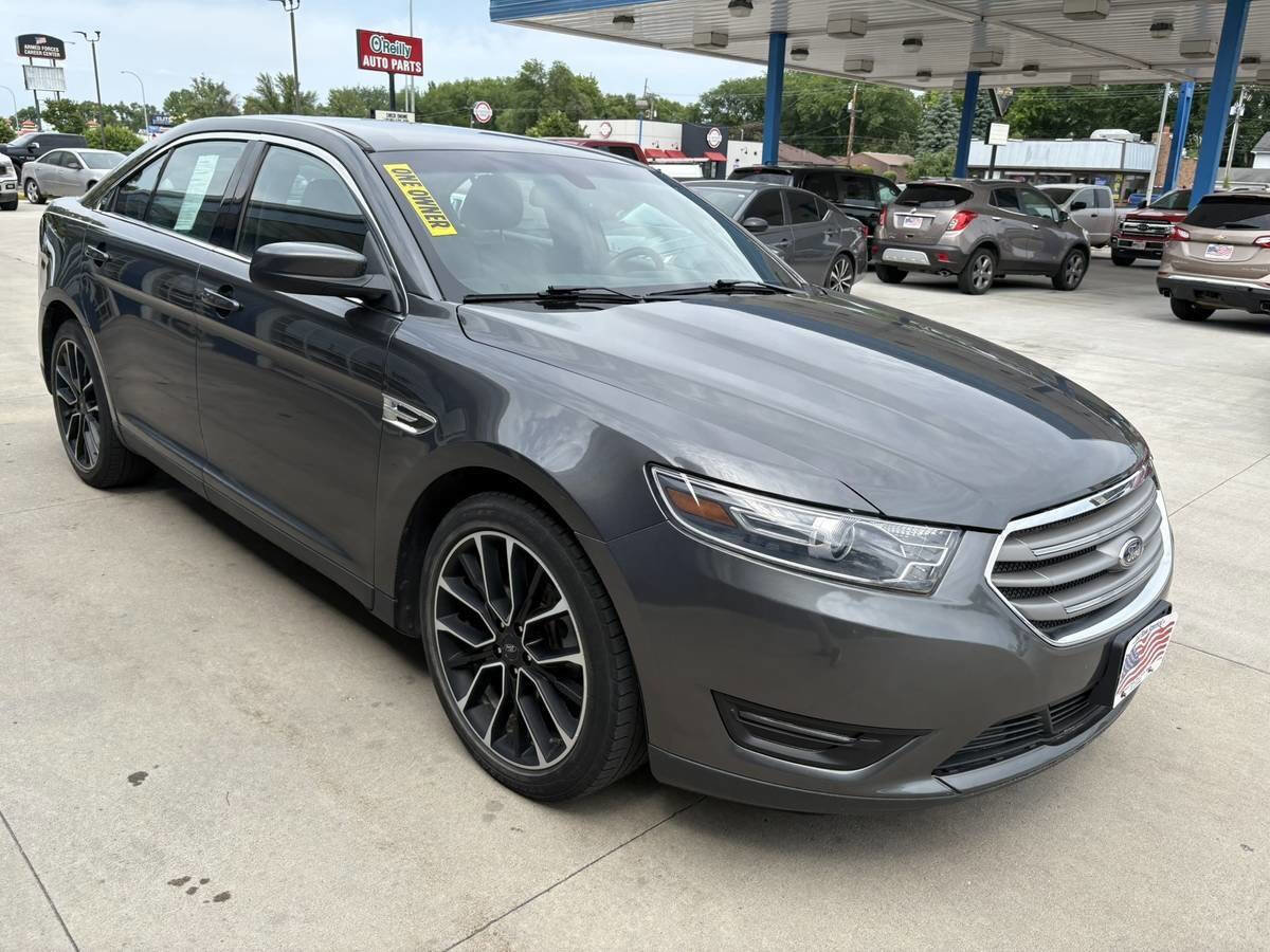 Used 2018 Ford Taurus SEL w/ Equipment Group 201A image 4
