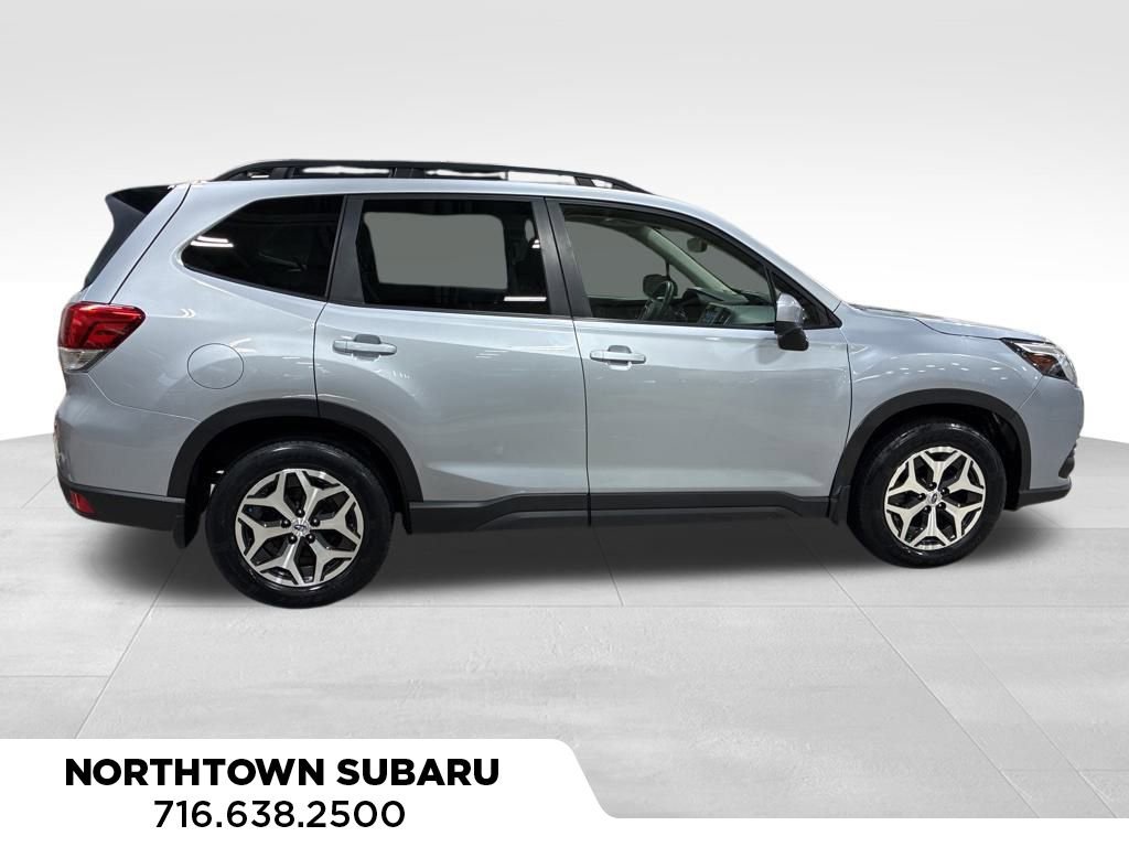 Used 2024 Subaru Forester Premium image 2