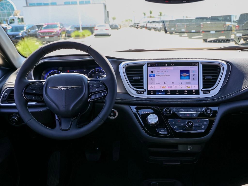 New 2026 Chrysler Pacifica Select w/ S Appearance Package FWD image 21