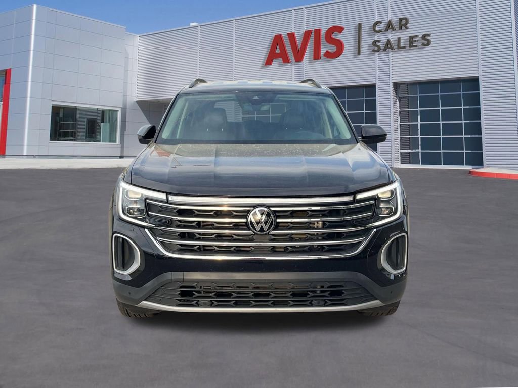 Used 2025 Volkswagen Atlas SE image 2