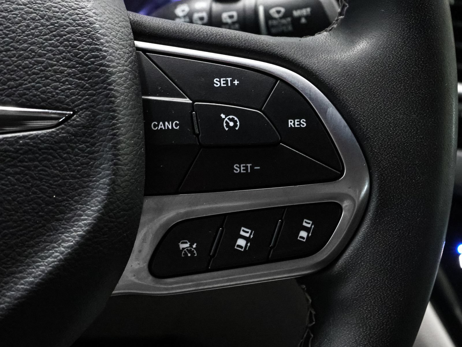 Used 2023 Chrysler Pacifica Touring-L FWD image 35