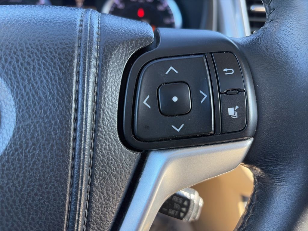 Used 2015 Toyota Highlander Limited image 23