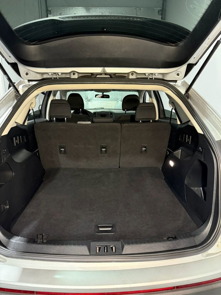 Used 2018 Ford Edge SE image 26