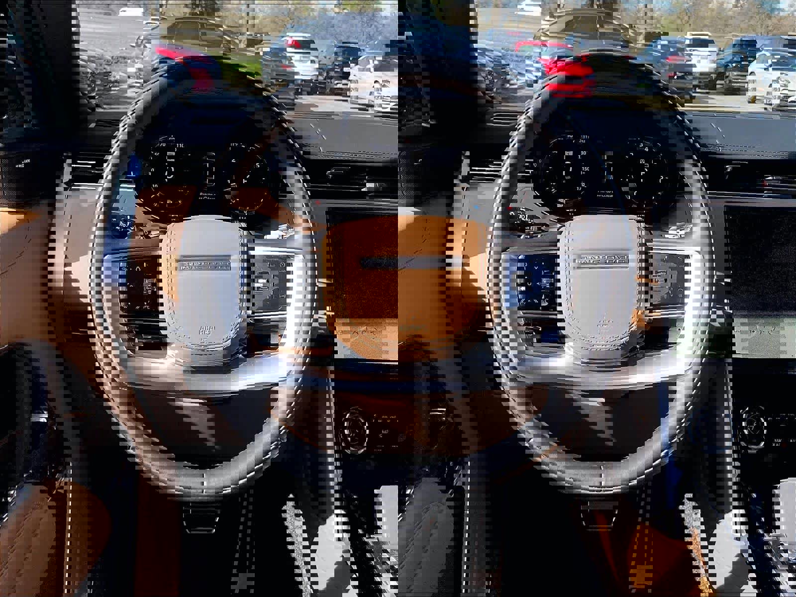 Used 2023 Land Rover Range Rover Long Wheelbase SE image 7