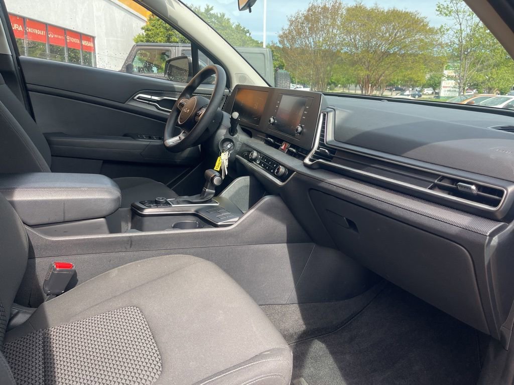 Used 2024 Kia Sportage LX image 17
