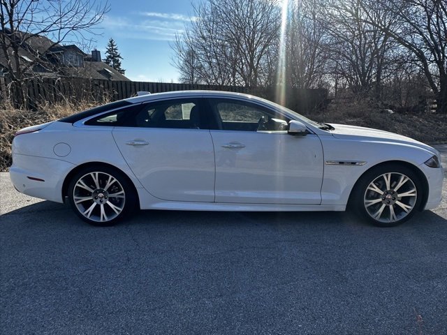 Used 2019 Jaguar XJ R-Sport image 4
