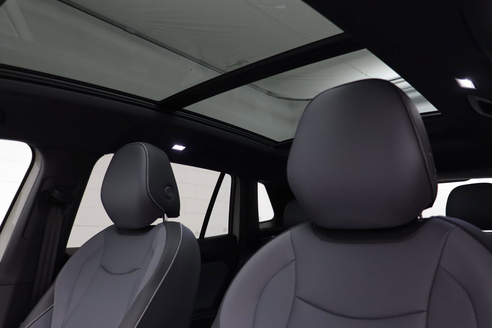 New 2026 Volkswagen Tiguan SE R-Line image 12