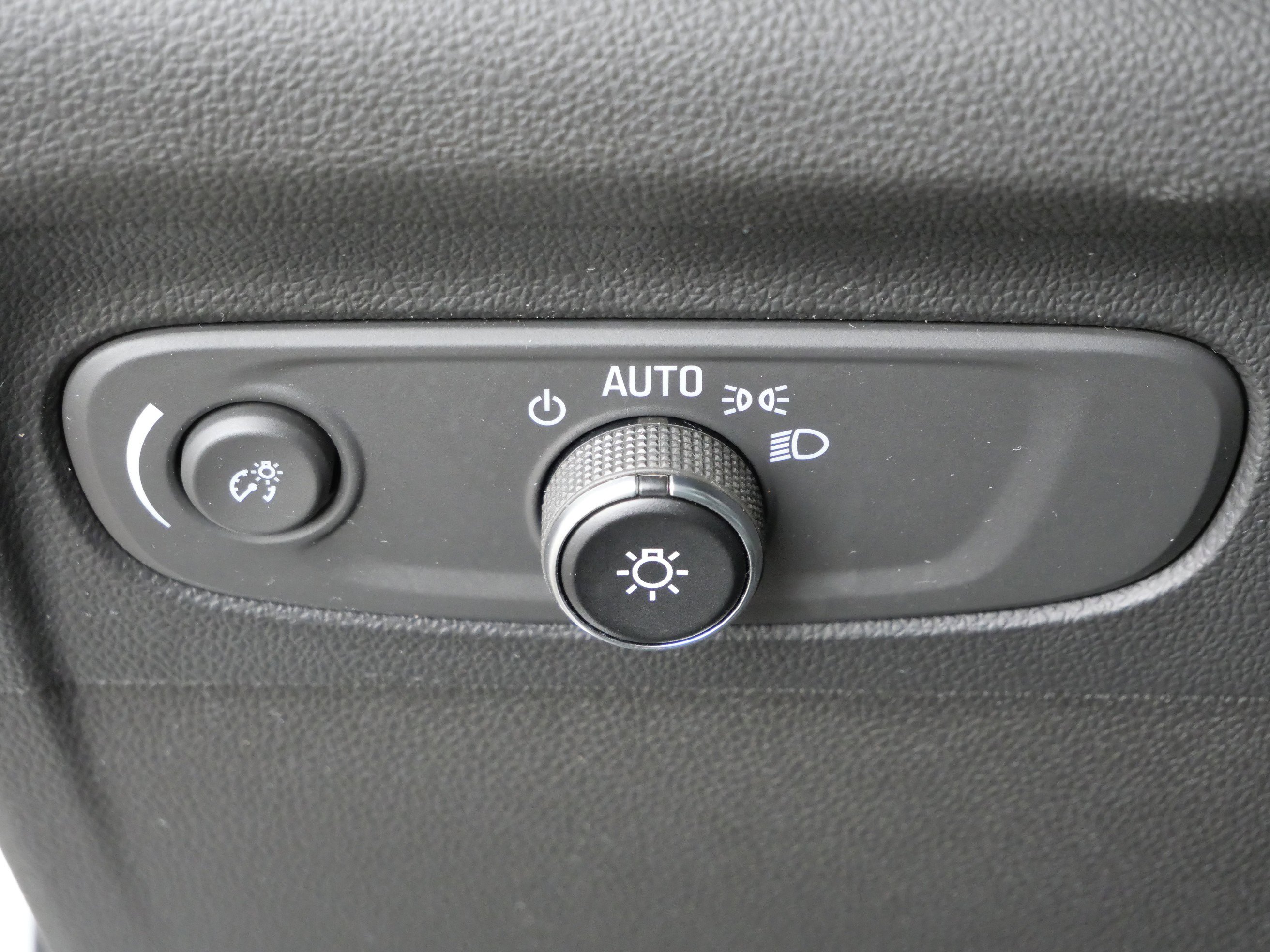 Used 2022 Buick Envision Essence w/ Sport Touring Package image 19