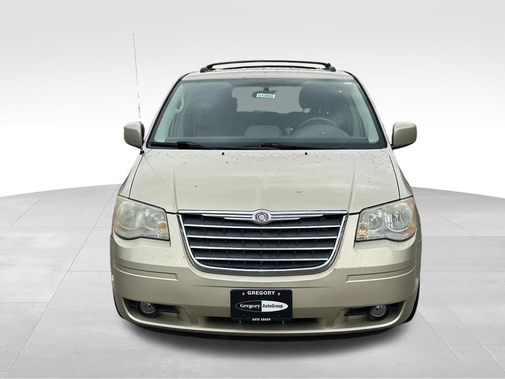 Used 2010 Chrysler Town & Country Touring FWD image 4