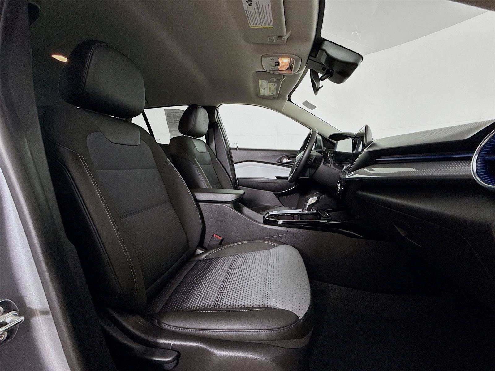 Used 2025 Chevrolet Trax LT w/ Driver Confidence Package FWD image 27