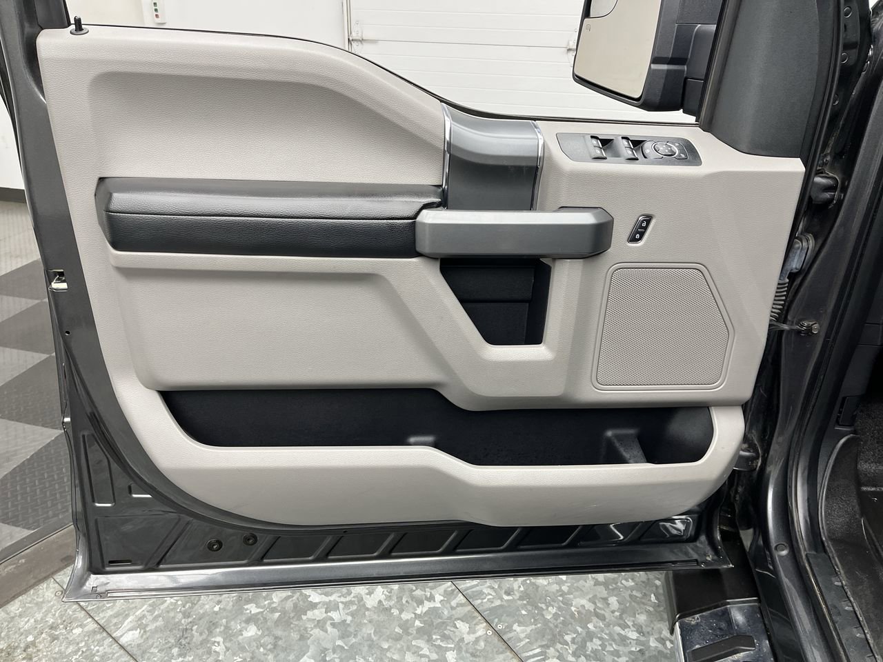 Used 2018 Ford F150 XLT w/ Equipment Group 302A Luxury AWD/4WD image 8