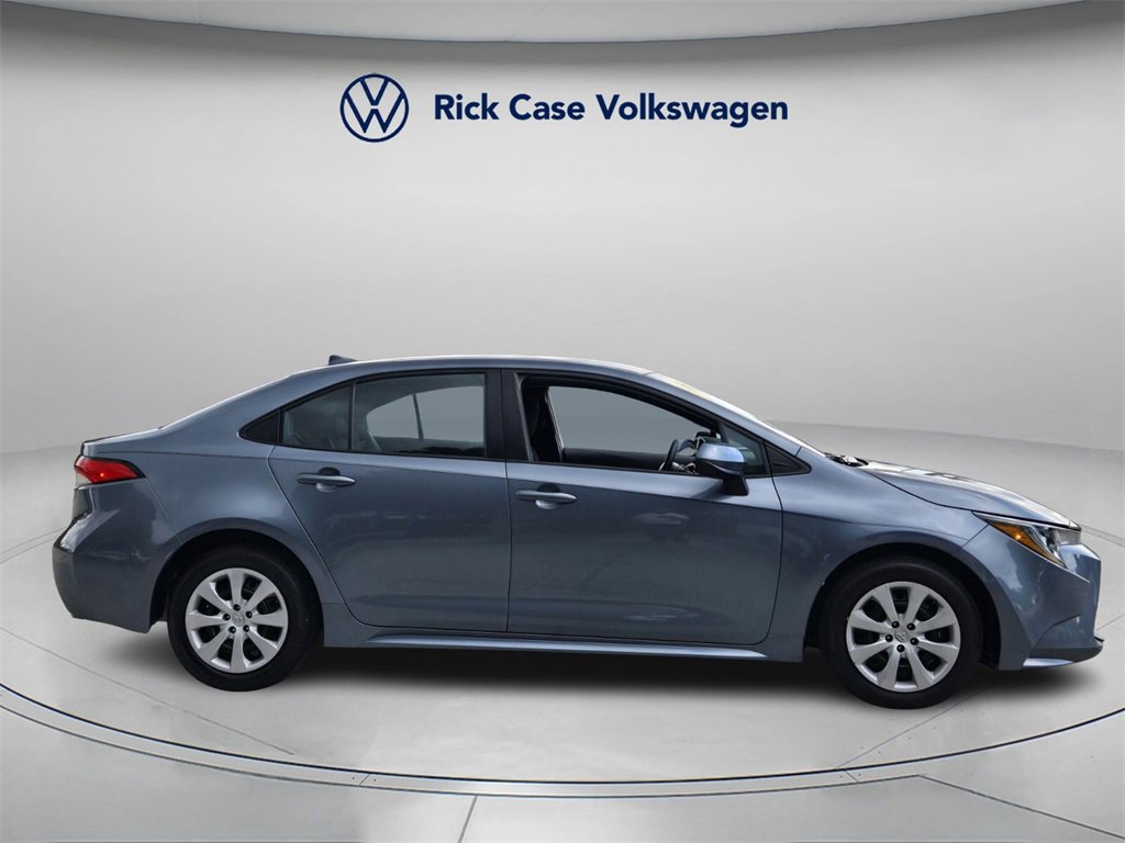 Used 2023 Toyota Corolla LE image 3