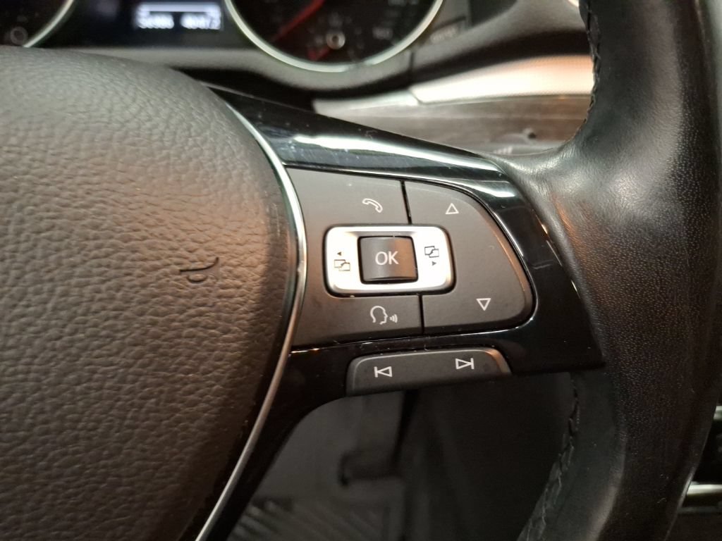 Used 2017 Volkswagen Passat 1.8T SE FWD image 21