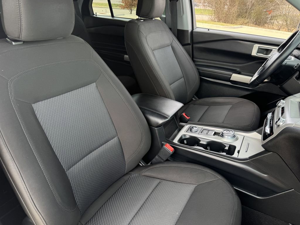Used 2023 Ford Explorer XLT image 27