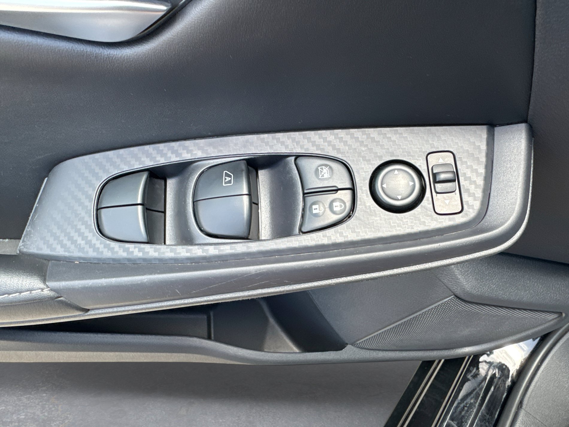 Used 2024 Nissan Sentra SV FWD image 23