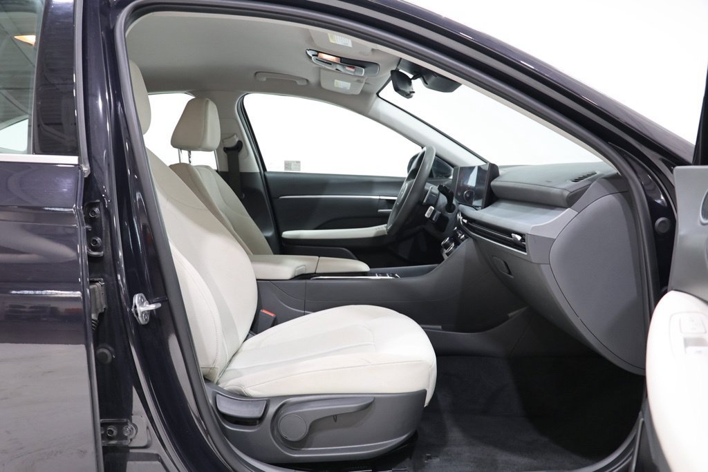 Used 2025 Hyundai Sonata SEL FWD image 30