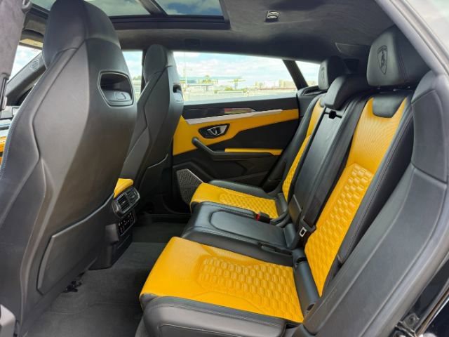 Used 2020 Lamborghini Urus image 18