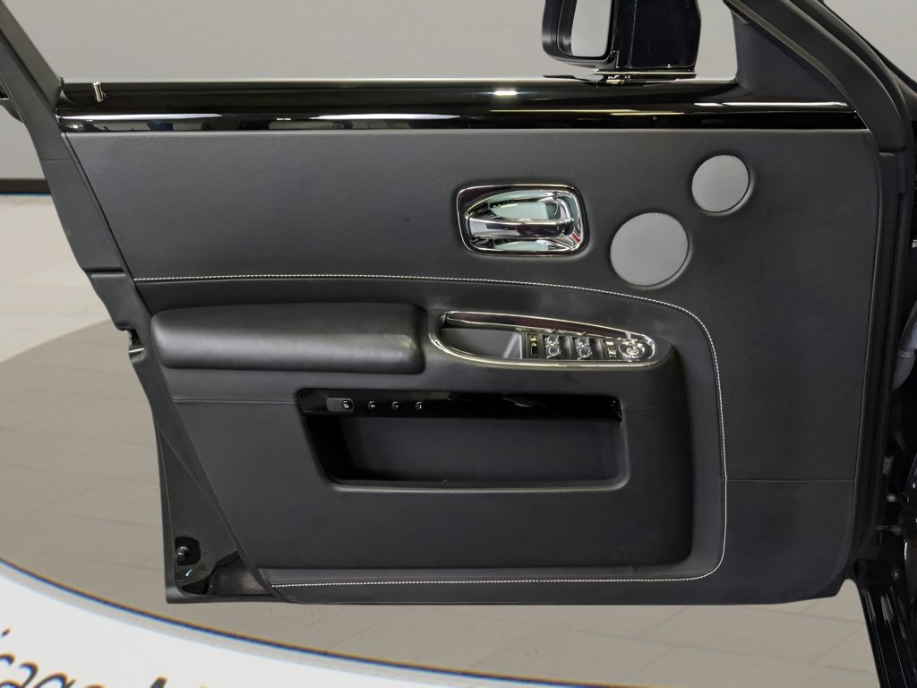 Used 2014 Rolls-Royce Ghost image 31