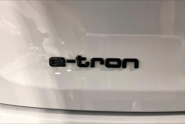 Used 2023 Audi e-tron Prestige w/ Prestige Package image 8