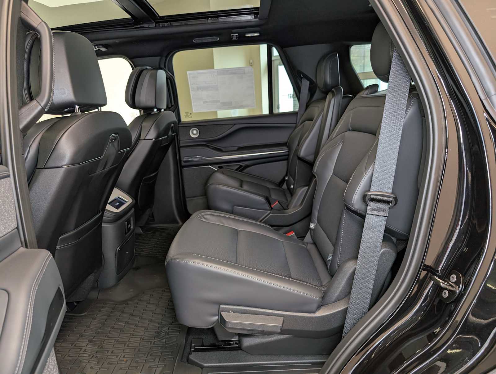 New 2025 Lincoln Navigator Reserve w/ Jet Appearance Package image 16