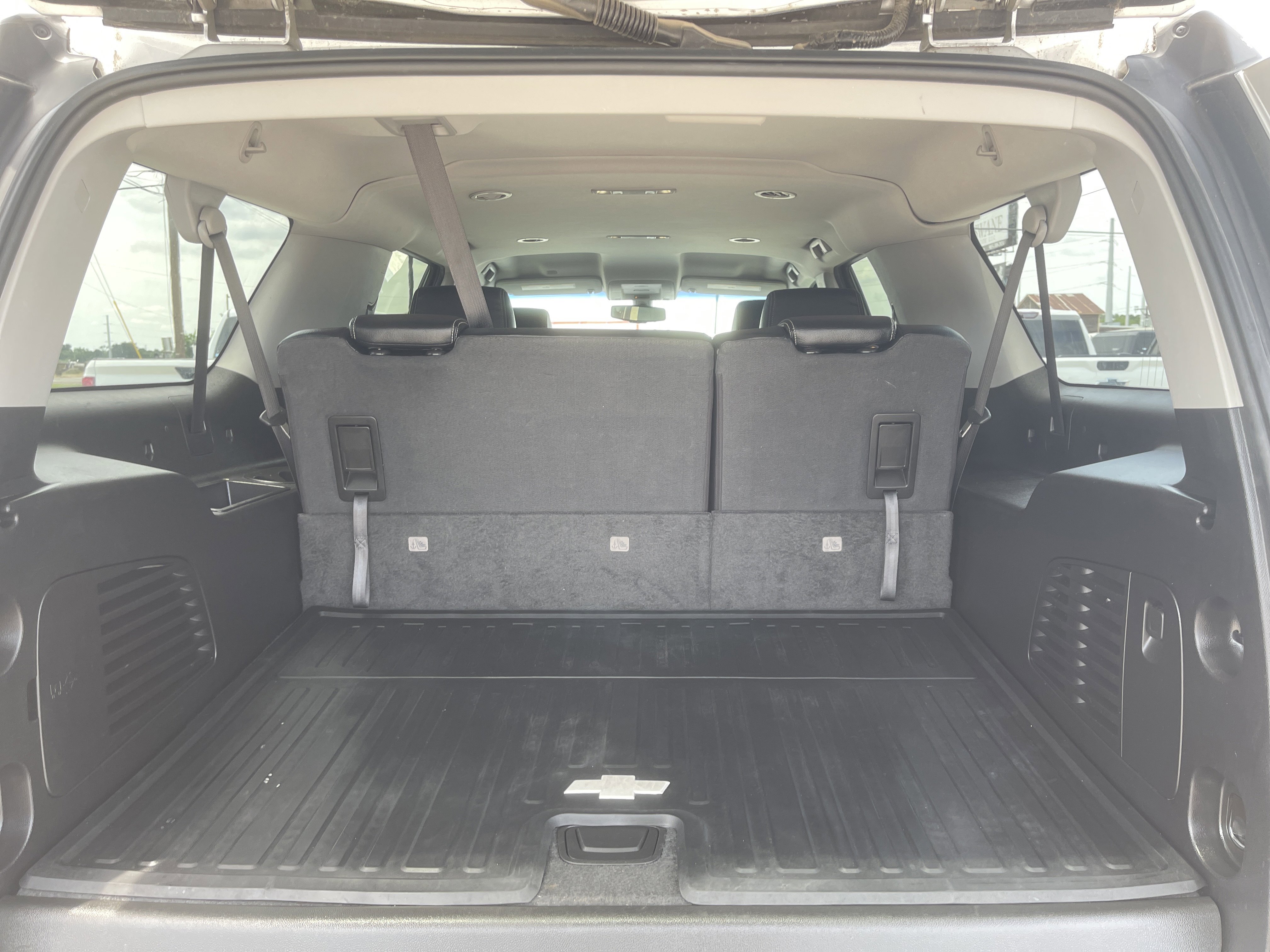 Used 2019 Chevrolet Suburban LS w/ All-Season Package RWD image 12