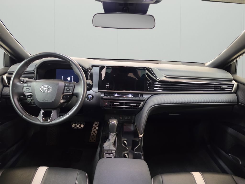 Used 2025 Toyota Camry SE image 17