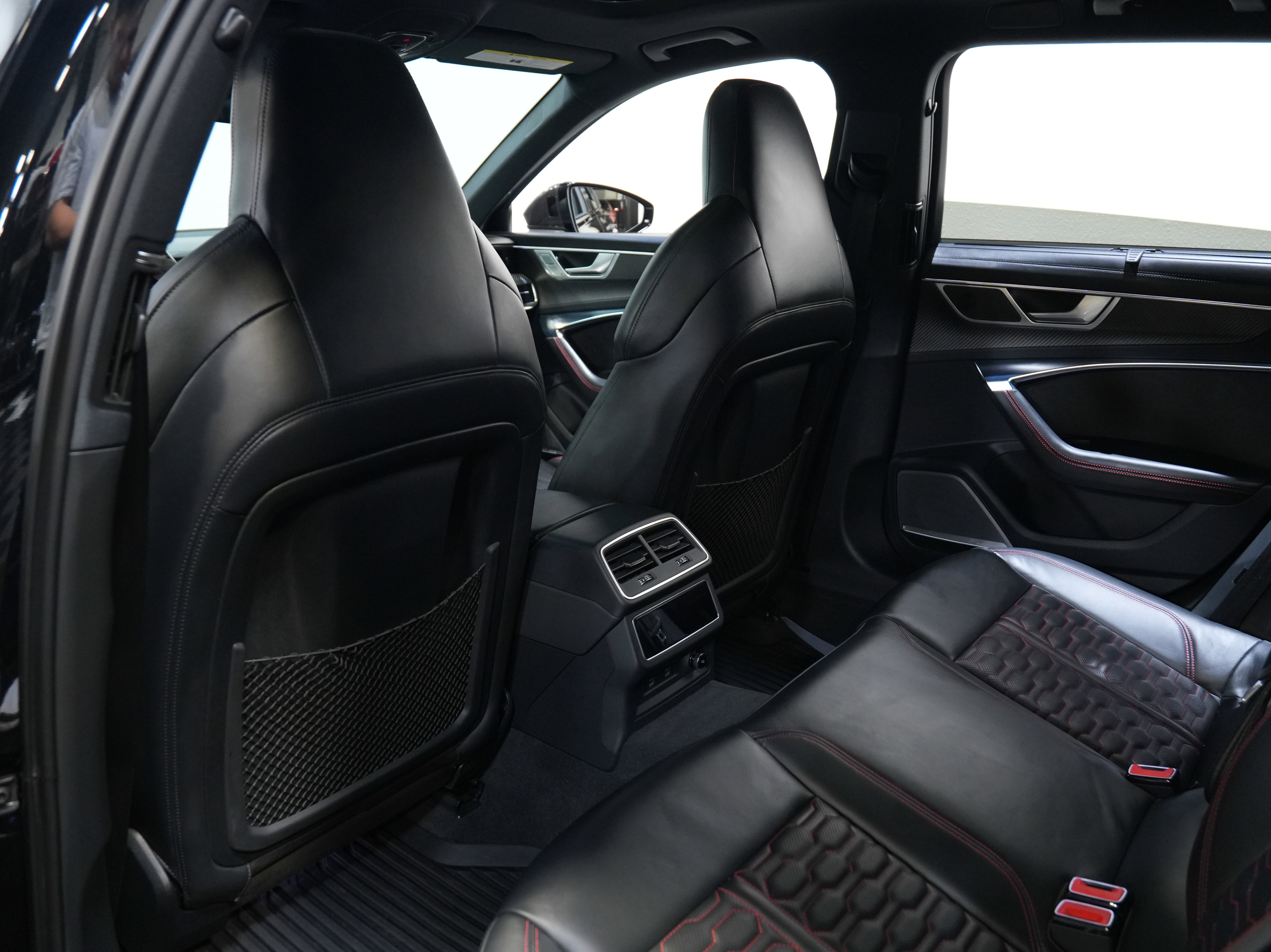 Used 2021 Audi RS 6 w/ Carbon Optic Package image 37