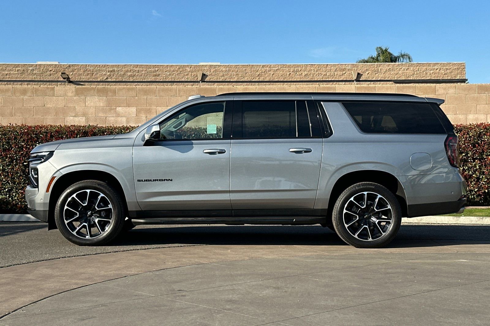 Certified 2025 Chevrolet Suburban RST image 7