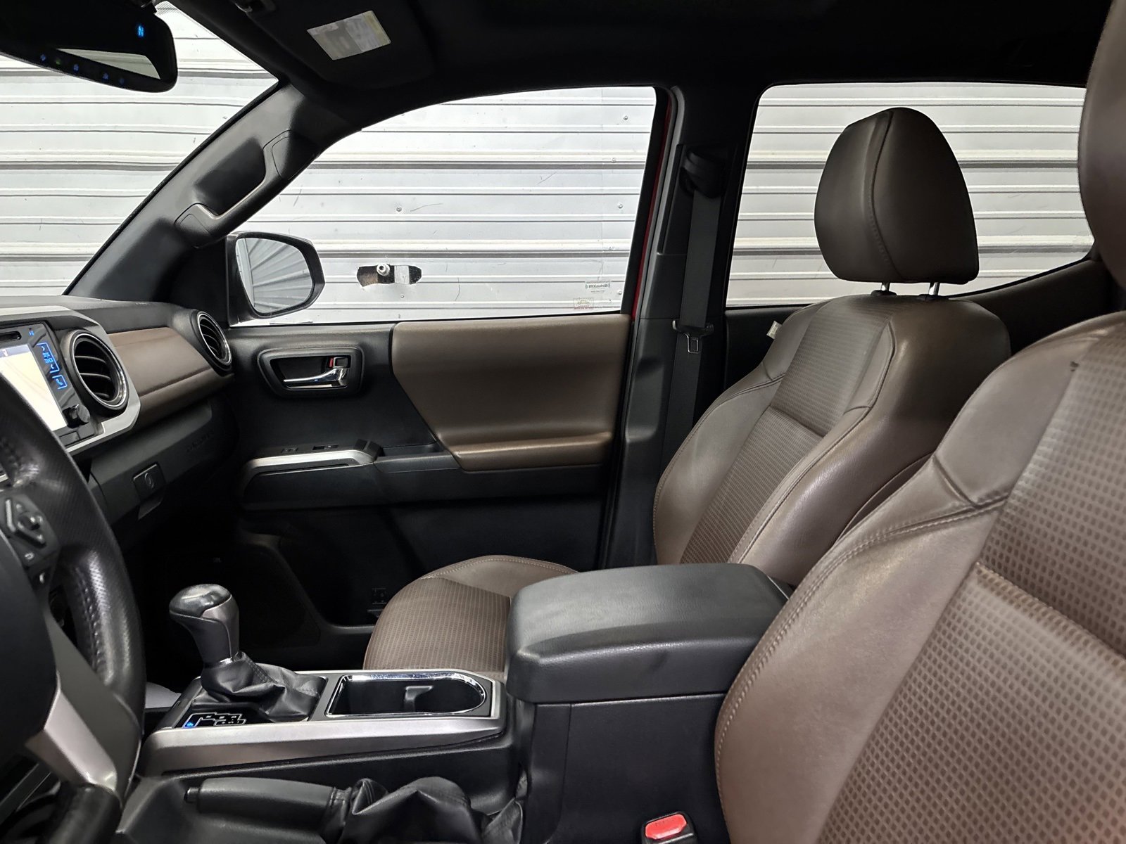 Used 2017 Toyota Tacoma Limited image 21