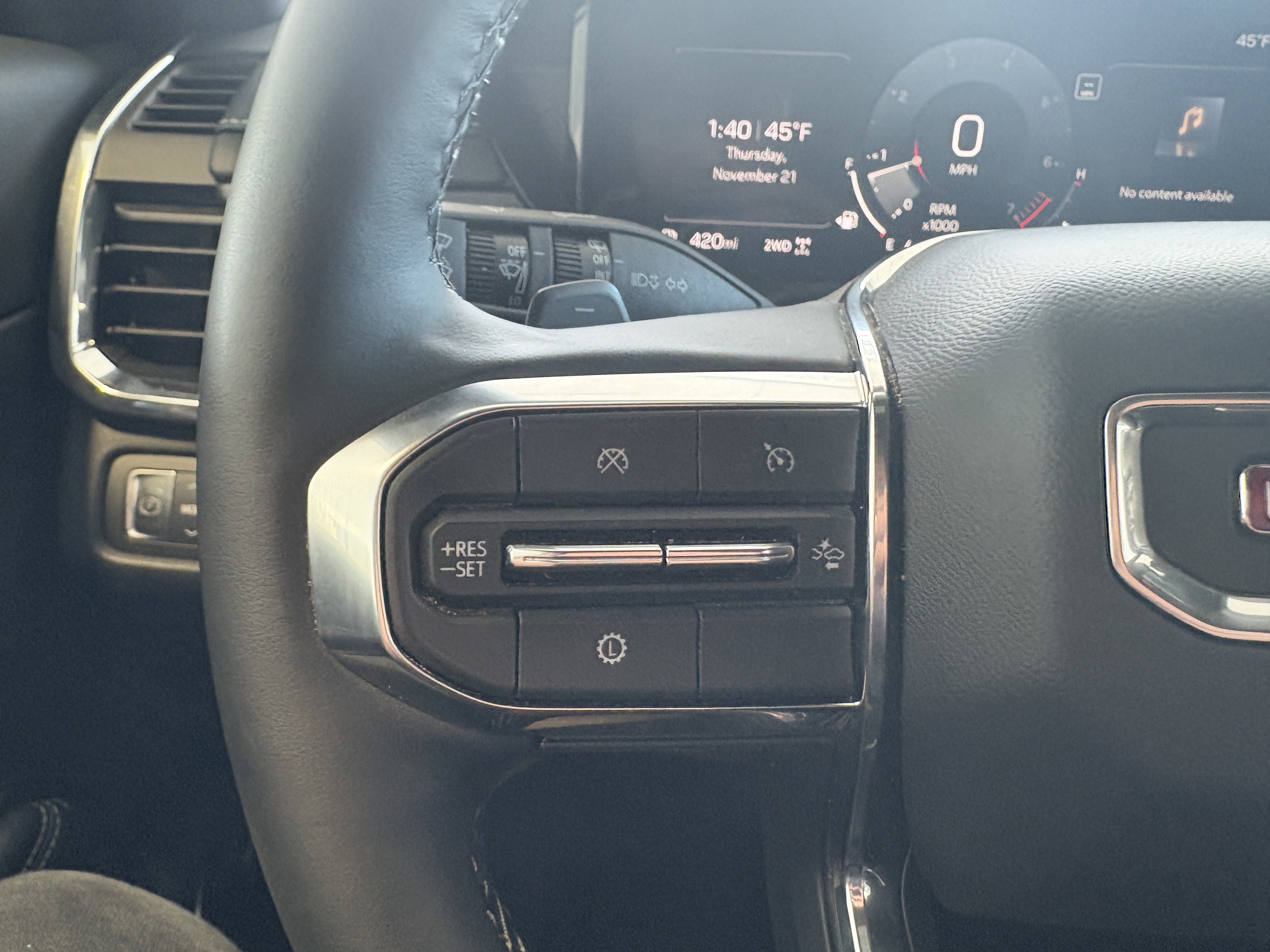 Used 2025 GMC Acadia Elevation image 10