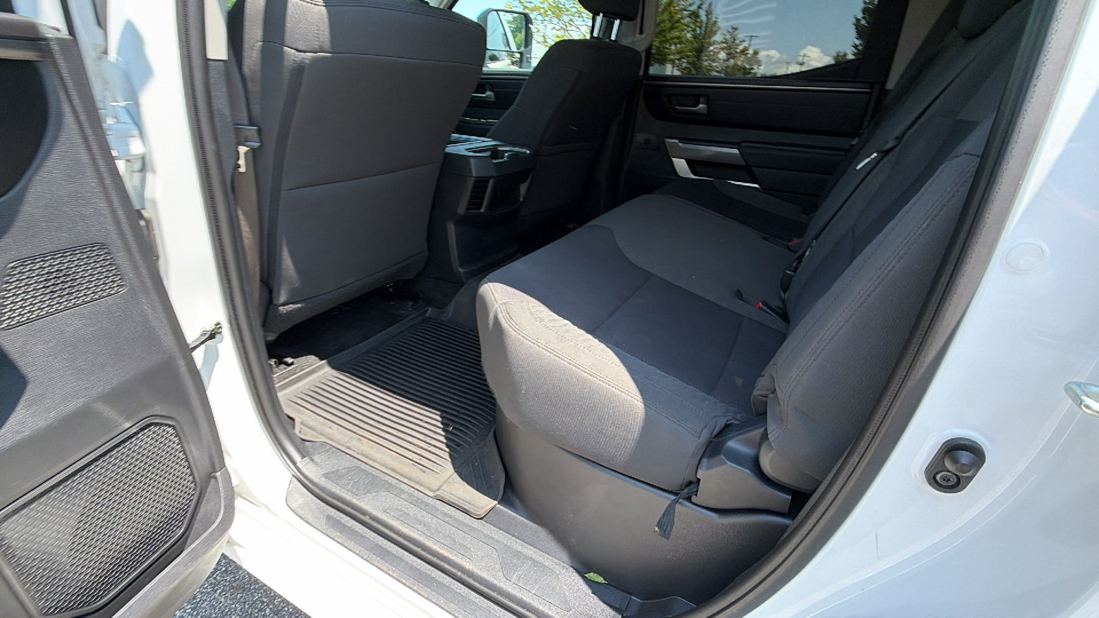 Used 2022 Toyota Tundra SR5 w/ SR5 Convenience Package AWD/4WD image 23
