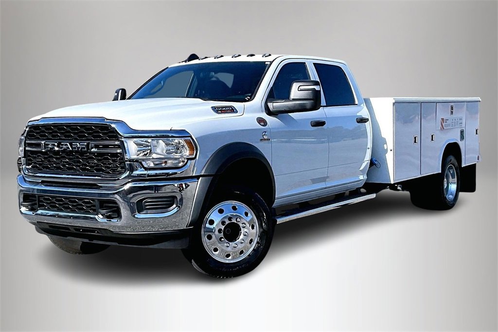 Used 2024 RAM 5500 Tradesman w/ Chrome Appearance Group image 3