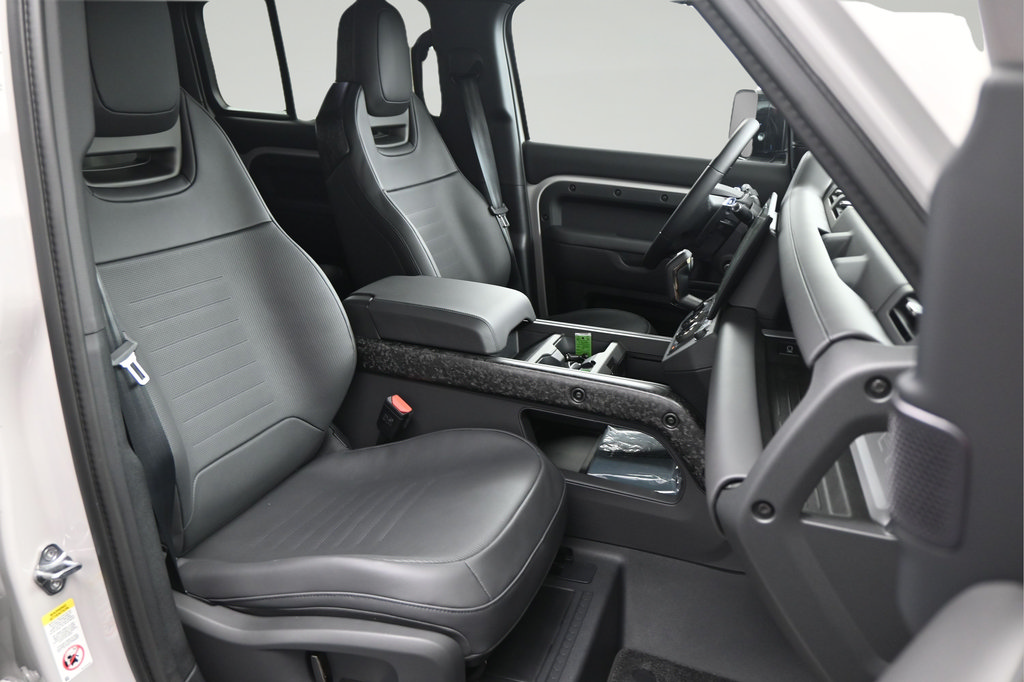 New 2026 Land Rover Defender 110 AWD/4WD image 9