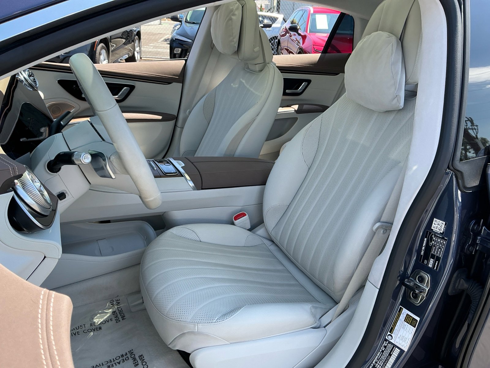 Used 2023 Mercedes-Benz EQS 580 4MATIC Sedan w/ Exclusive Trim Package image 18