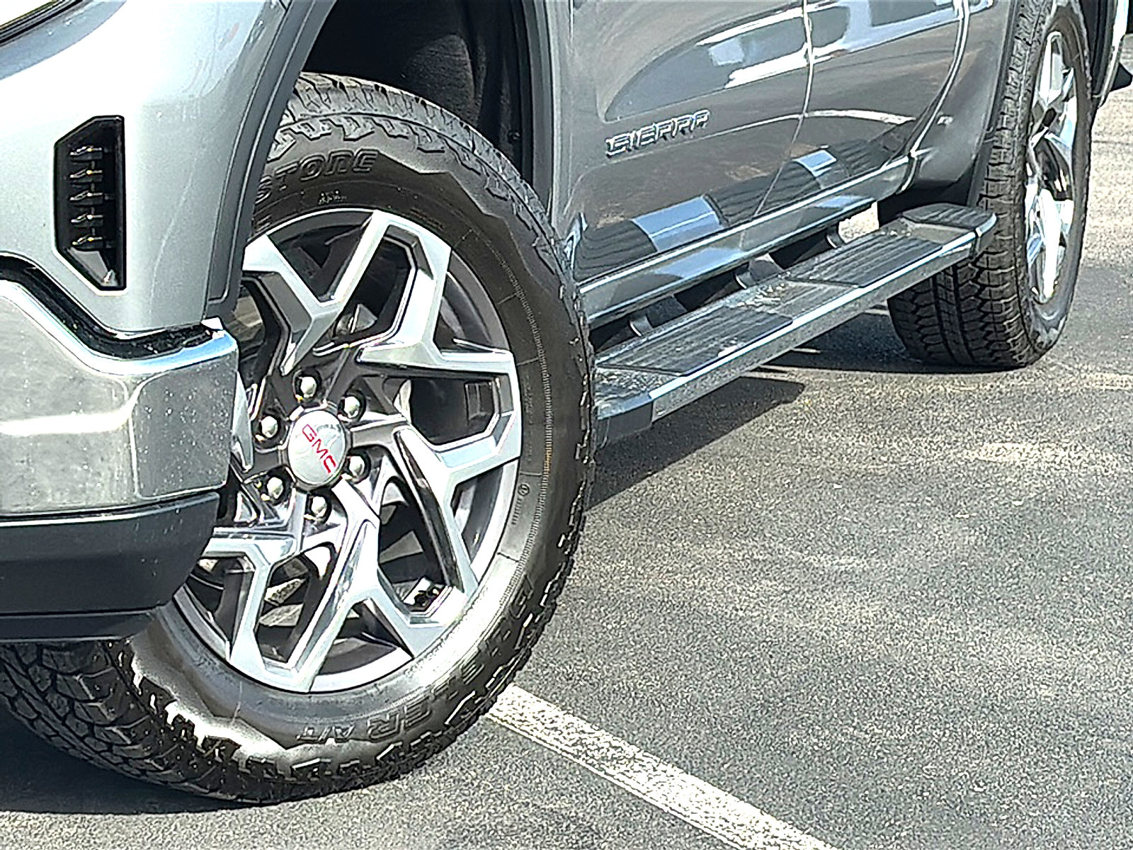 Used 2026 GMC Sierra 1500 SLT image 3