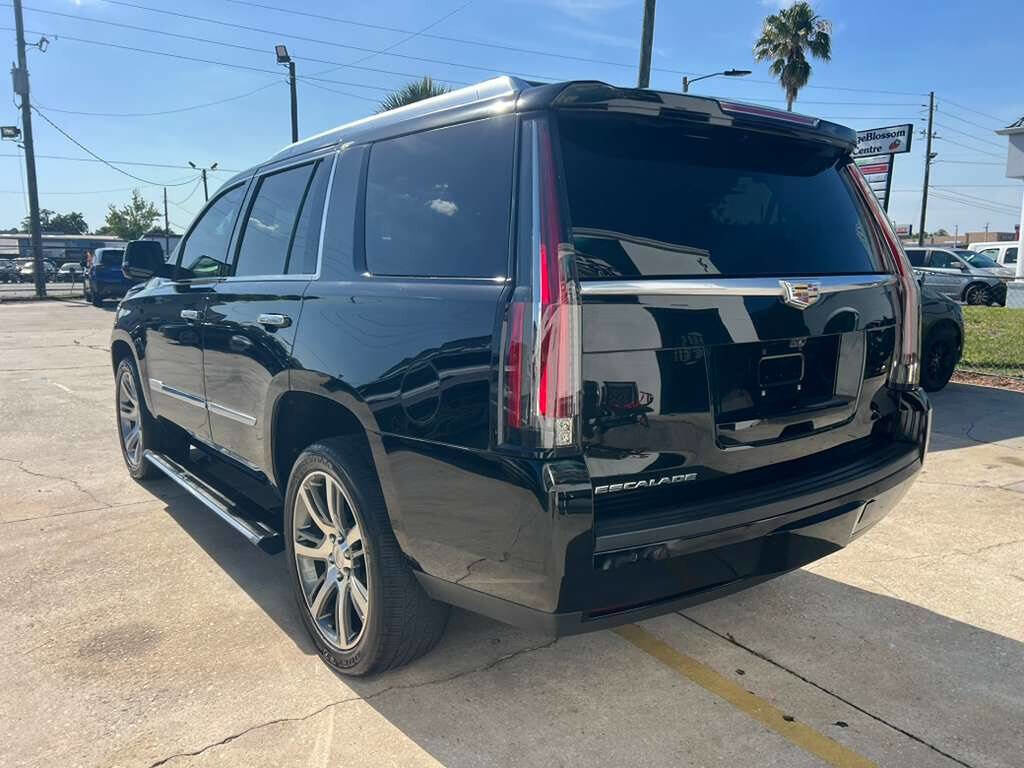 Used 2018 Cadillac Escalade Premium Luxury RWD image 4
