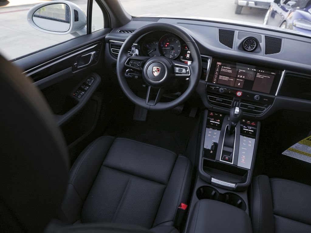 New 2025 Porsche Macan AWD/4WD image 35