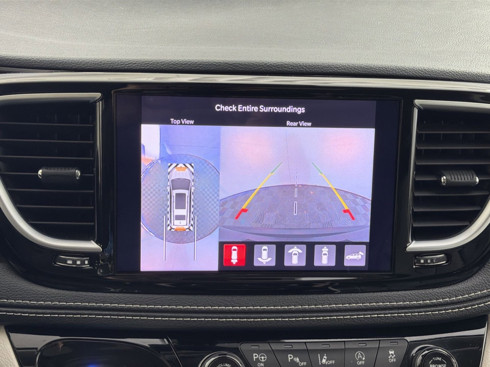 Used 2022 Chrysler Pacifica Limited image 19