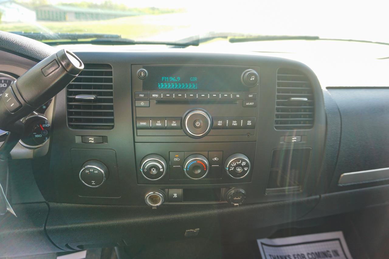 Used 2010 Chevrolet Silverado 2500 LT w/ Interior Plus Package AWD/4WD image 13
